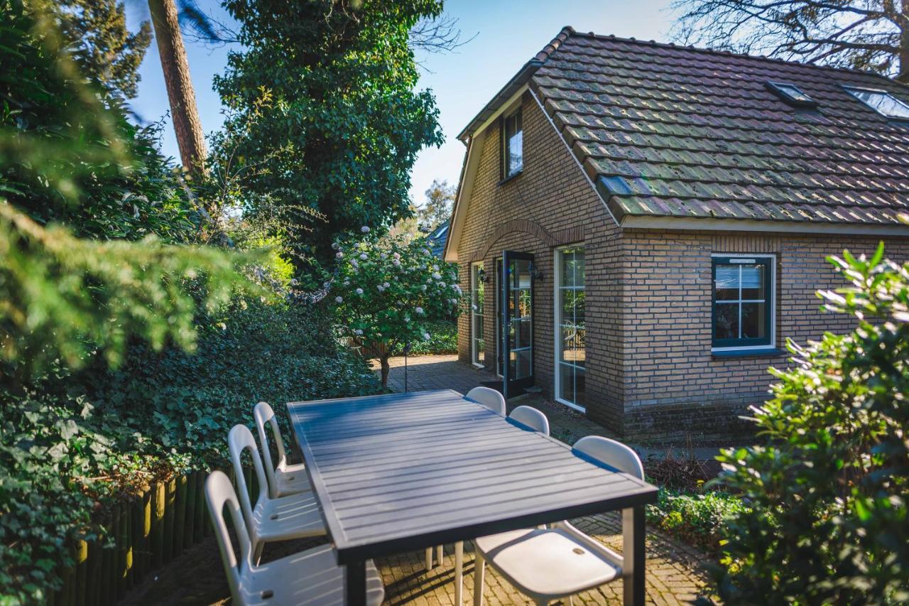 Luxe Vakantiehuis In Het Bos Met Jacuzzi En Sauna 卢特伦 外观 照片