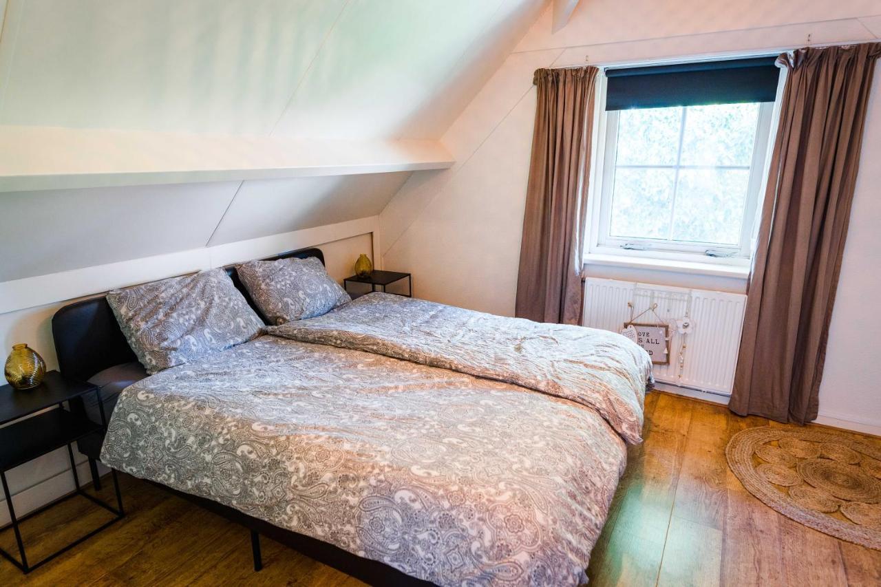 Luxe Vakantiehuis In Het Bos Met Jacuzzi En Sauna 卢特伦 外观 照片