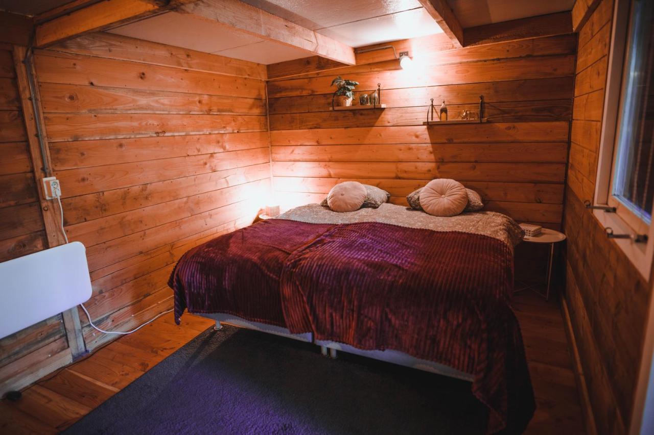 Luxe Vakantiehuis In Het Bos Met Jacuzzi En Sauna 卢特伦 外观 照片